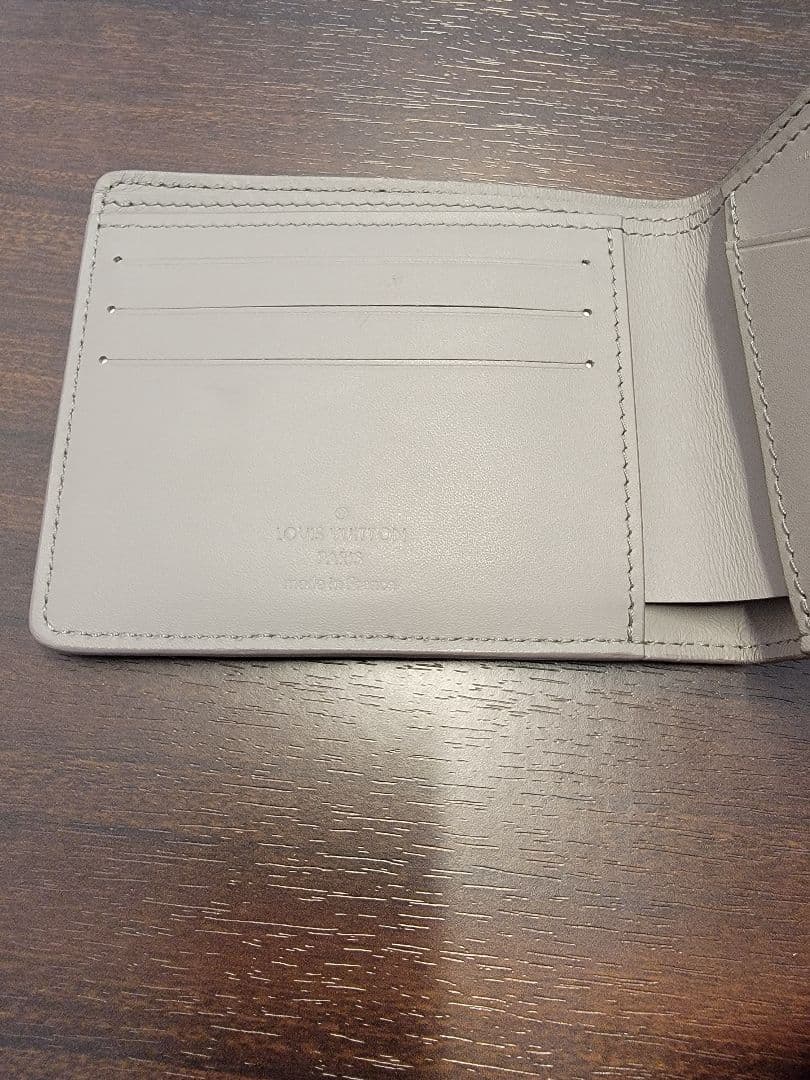 Louis Vuitton グレー 二つ折り財布