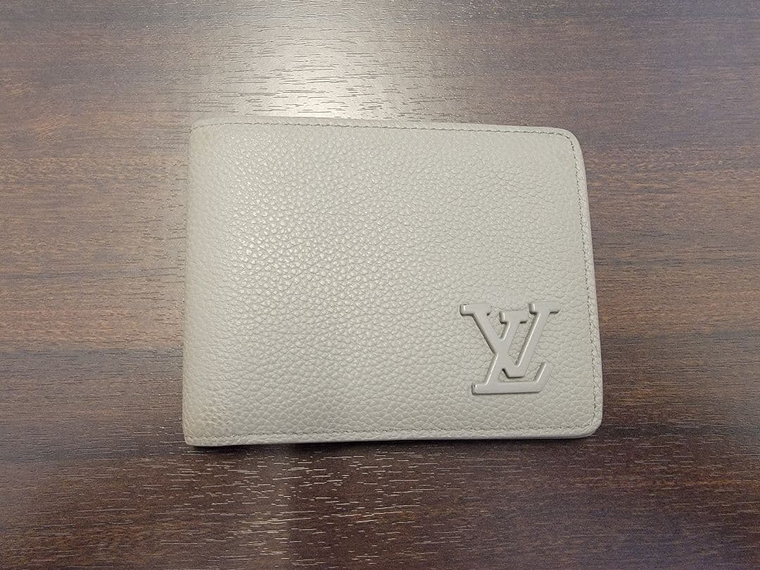 Louis Vuitton グレー 二つ折り財布
