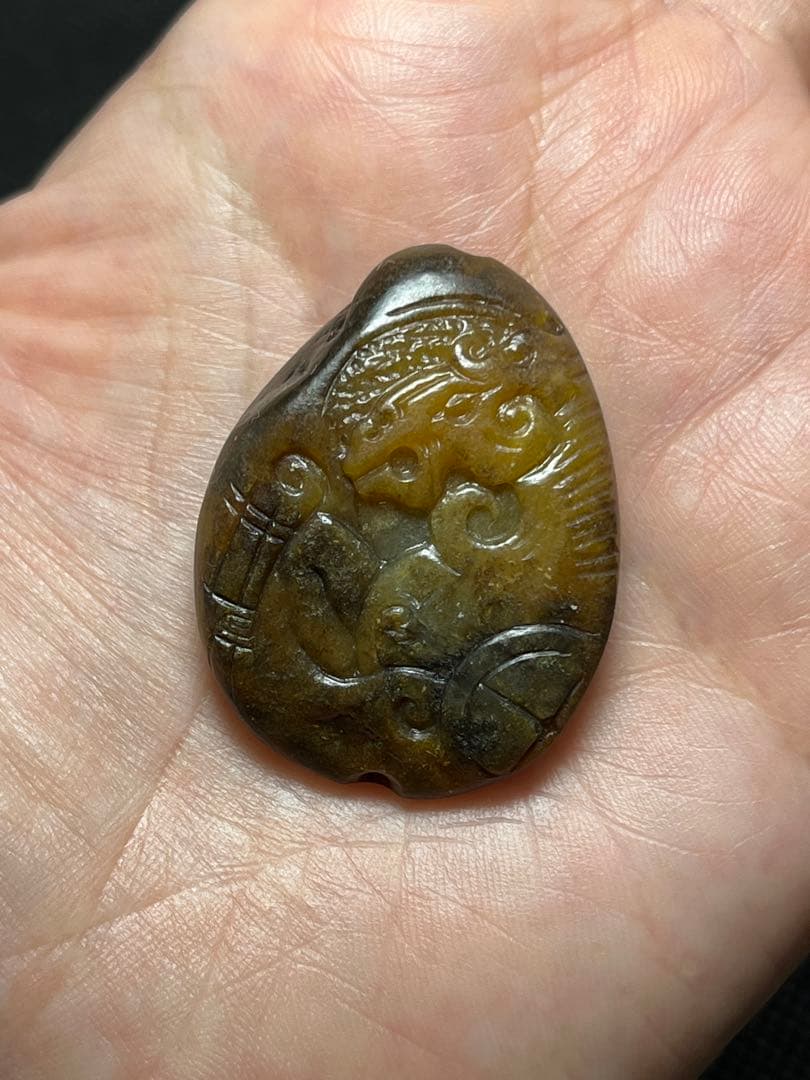 本物！貴重な手彫り和田玉ペンダント★籽料証明書つき