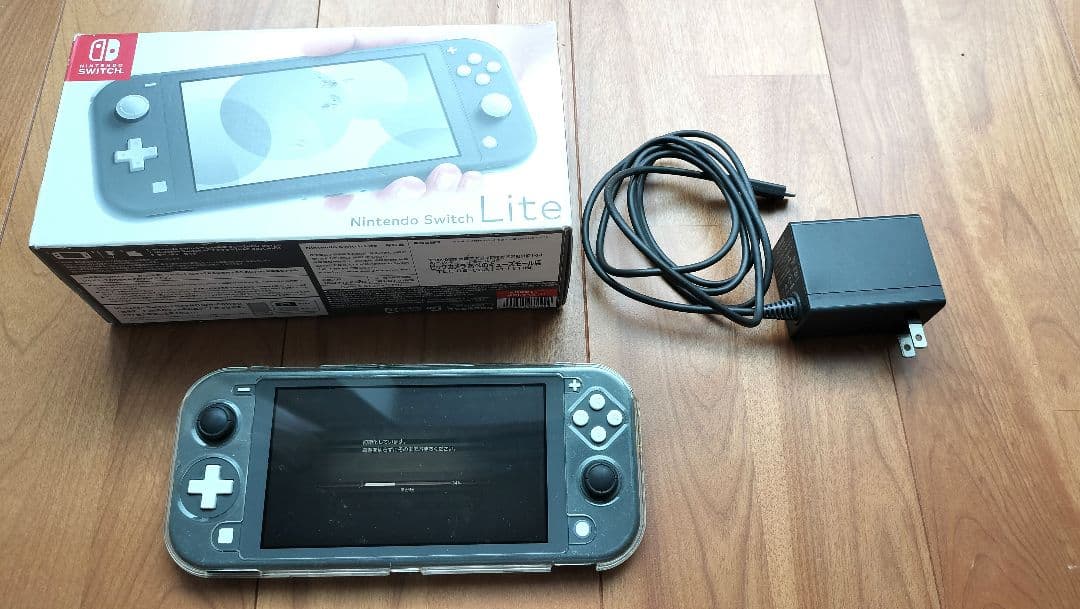 d*9様 【ジャンク】Switchライト 箱 充電器 カバー付き