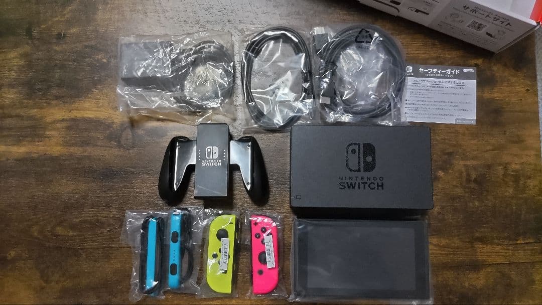 Nintendo Switch + microSDカード + ケース