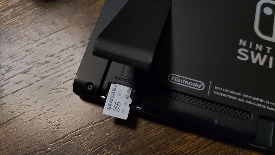 Nintendo Switch + microSDカード + ケース