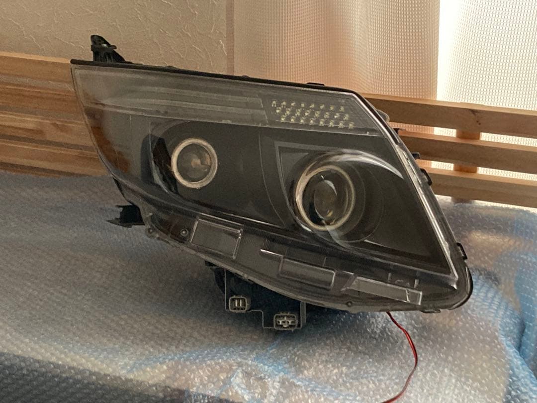 bryovさん専用エスクァイア前期用加工ヘッドライト運転席側①