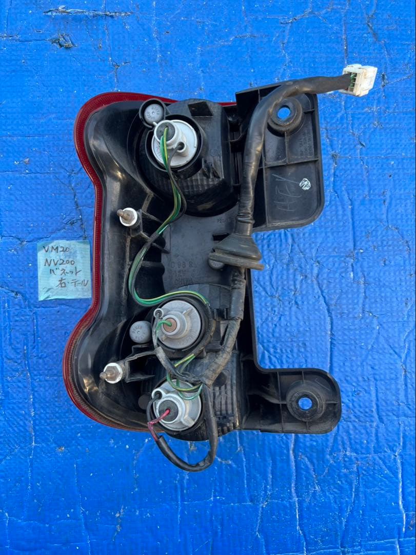 ニッサン　NV200 VM20テールランプ 右　※フォロー割OK