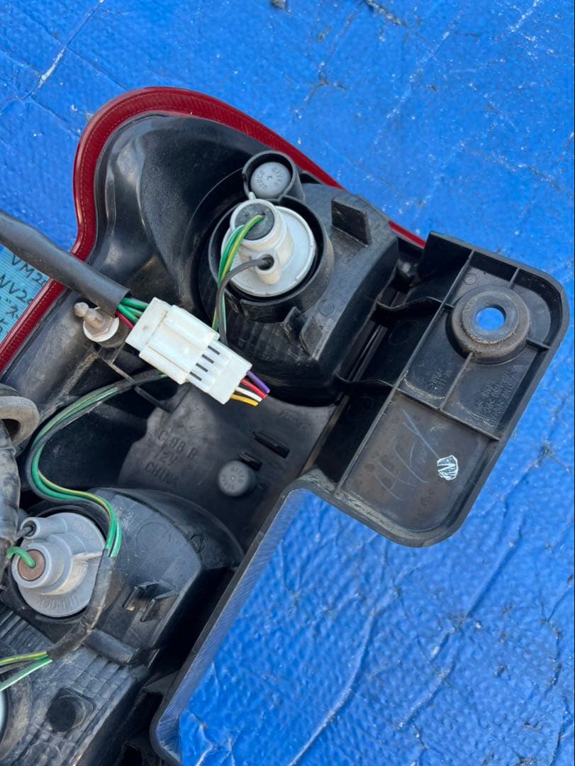 ニッサン　NV200 VM20テールランプ 右　※フォロー割OK