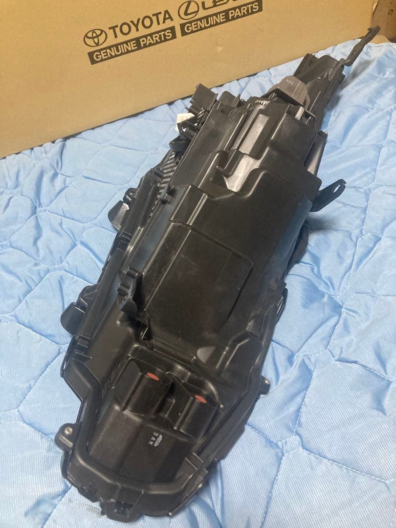 トヨタハリアーAXUH80 左ヘッドライトユニット