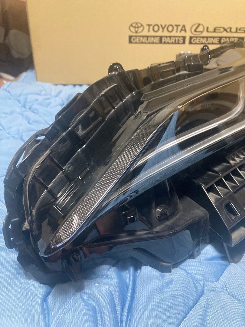トヨタハリアーAXUH80 左ヘッドライトユニット