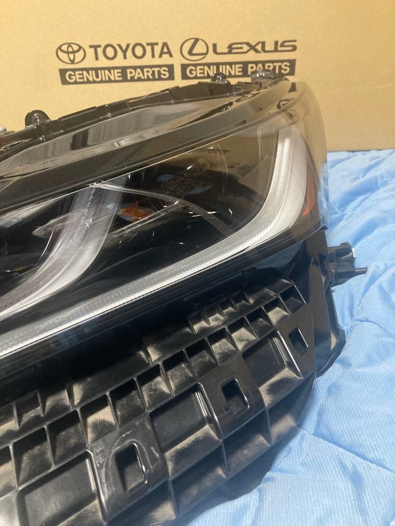 トヨタハリアーAXUH80 左ヘッドライトユニット