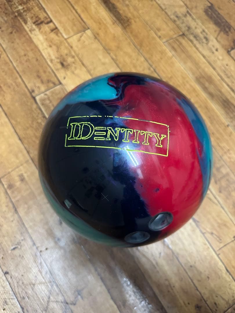 STORM IDENTITY ボウリングボール