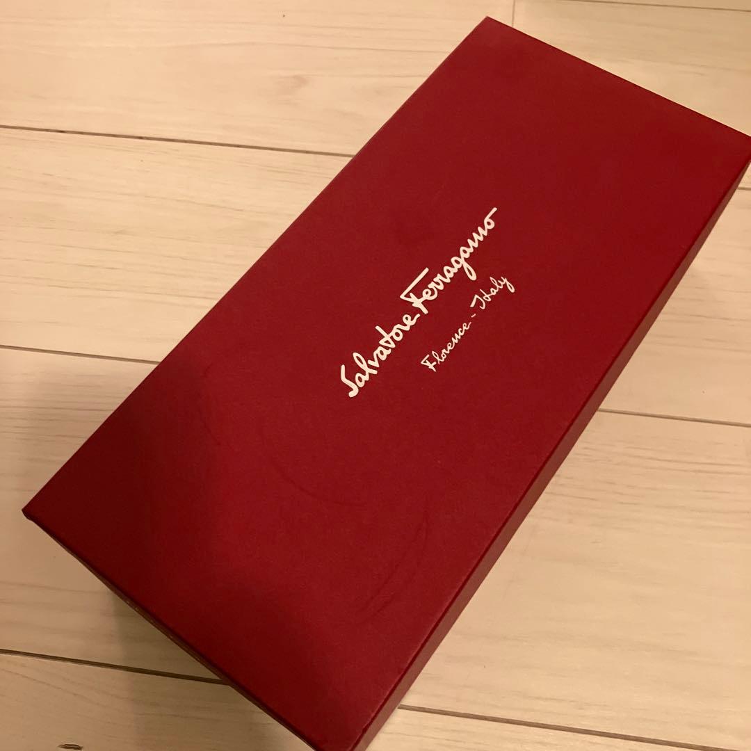 Salvatore Ferragamo 紫色 レース調シューズ