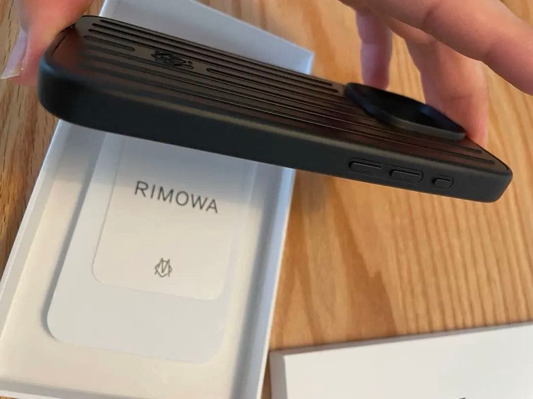 RIMOWA ブラック iPhone16Pro ケース