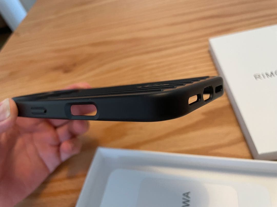 RIMOWA ブラック iPhone16Pro ケース