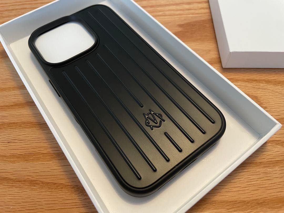 RIMOWA ブラック iPhone16Pro ケース