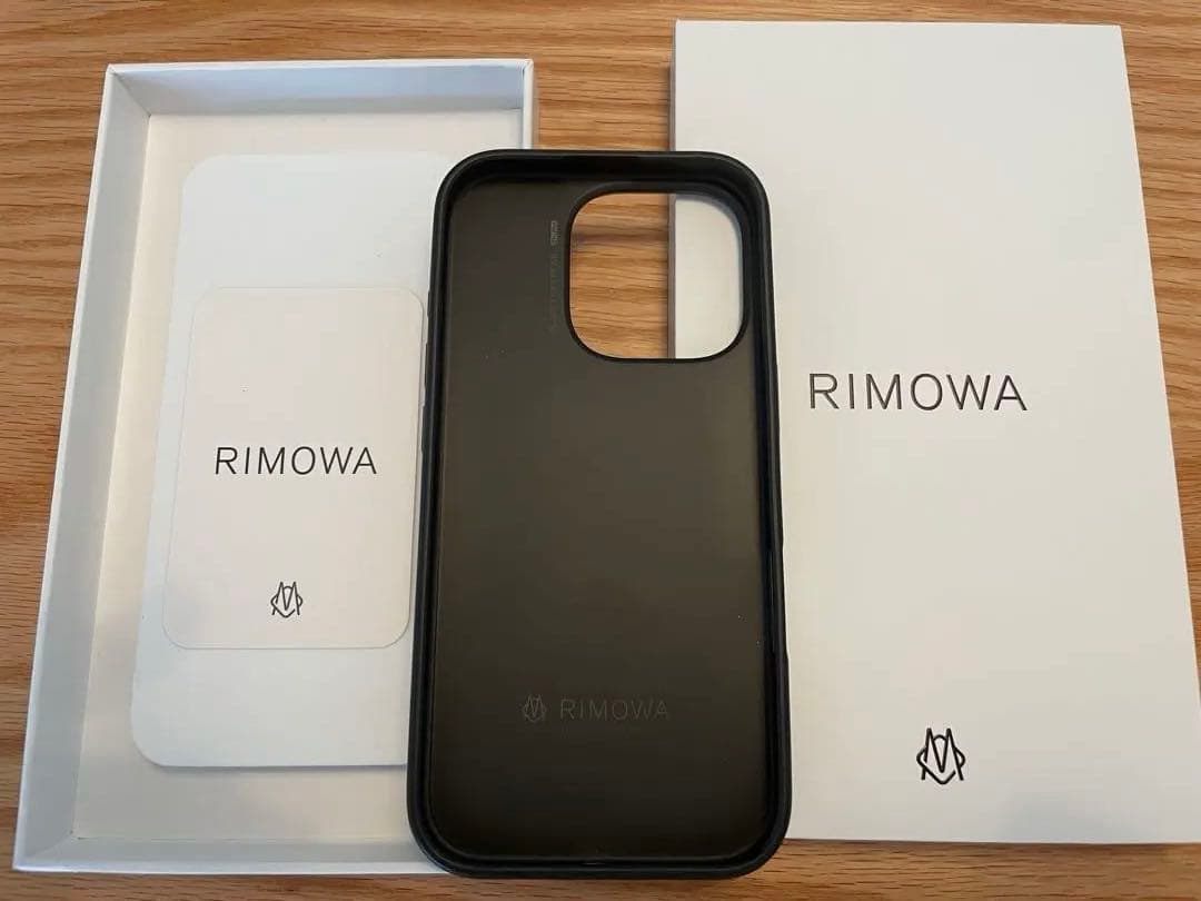 RIMOWA ブラック iPhone16Pro ケース