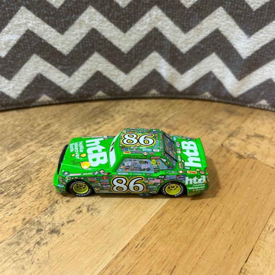 マテル　カーズ　チックヒックス 86 ハウラートレーラー、ピットクルーのセット