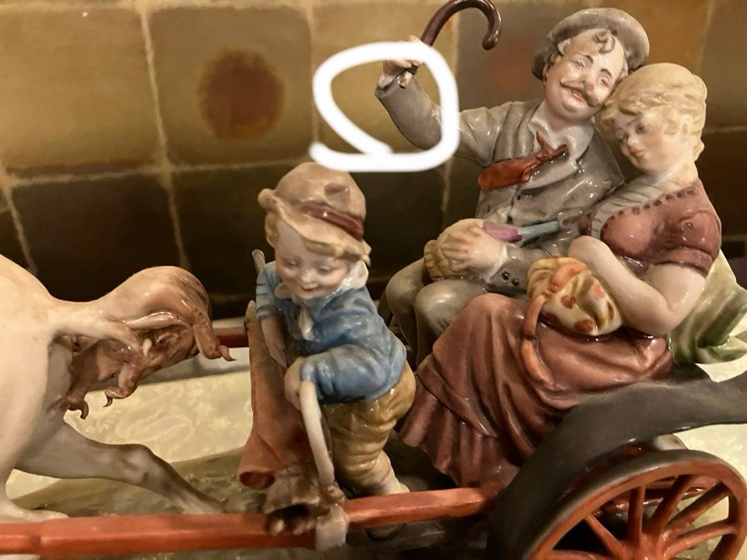 カポディモンテ　B.marli作　陶器製 家族と馬車の置物　アンティーク