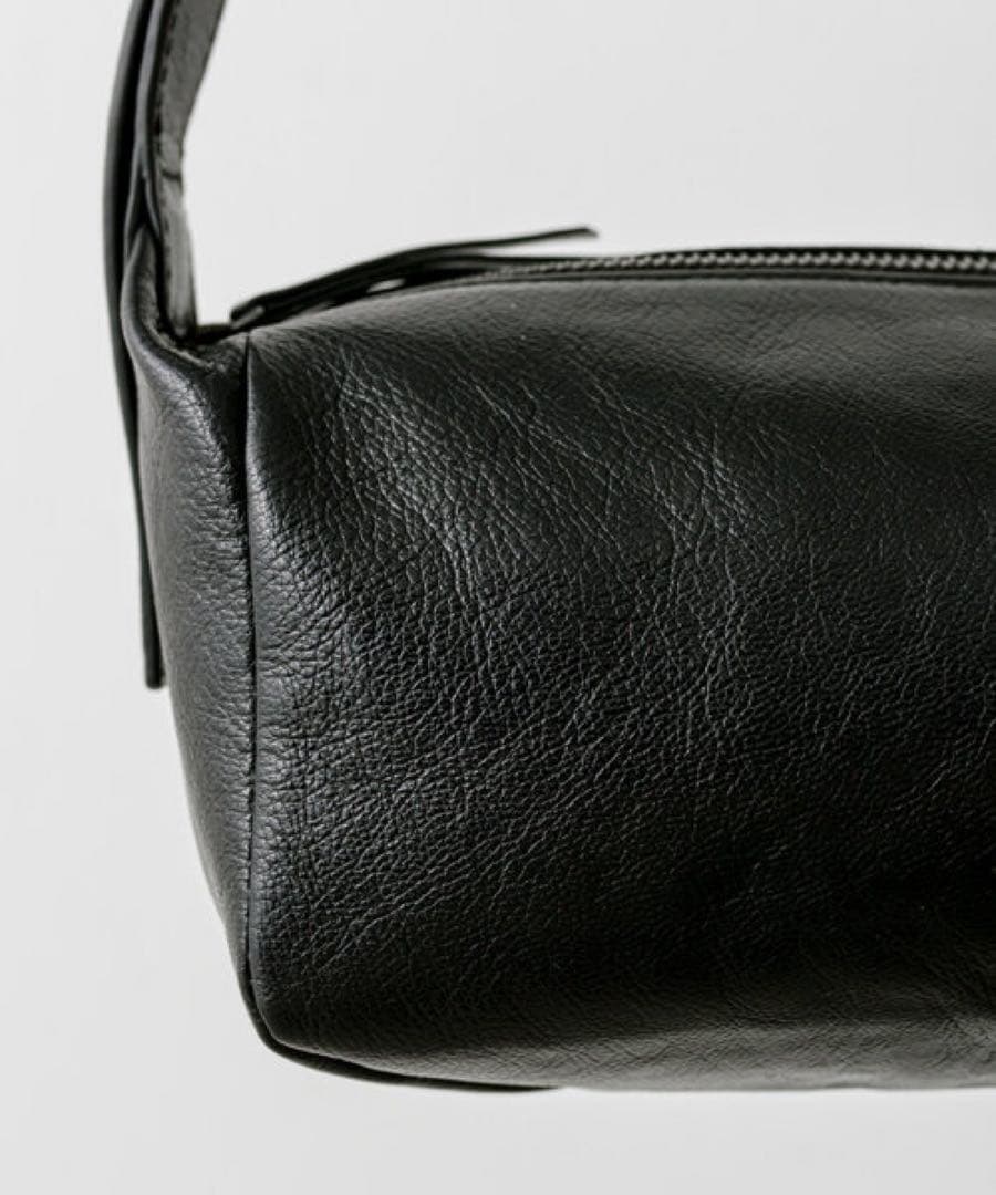 イア パピヨネ 本革/220g ボックスショルダーバッグ