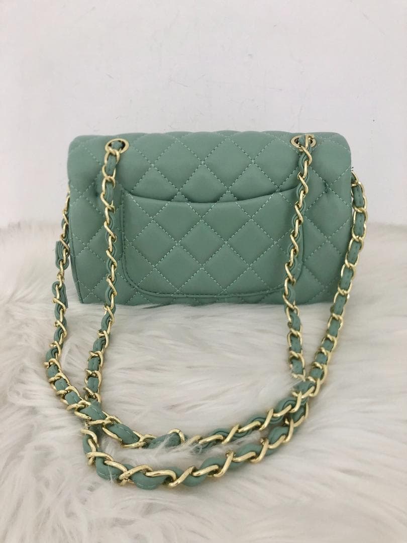 バッグ　ブルー　ハンドバッグ　レザー　ロゴ　ファッション　チェーン