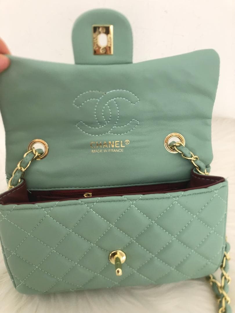 バッグ　ブルー　ハンドバッグ　レザー　ロゴ　ファッション　チェーン