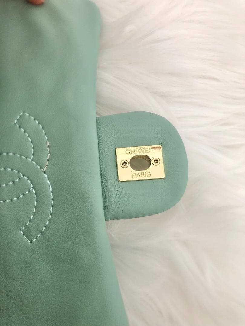 バッグ　ブルー　ハンドバッグ　レザー　ロゴ　ファッション　チェーン