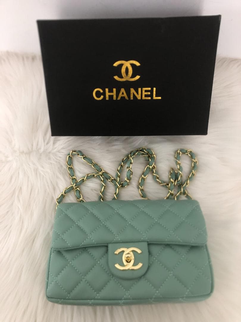 バッグ　ブルー　ハンドバッグ　レザー　ロゴ　ファッション　チェーン