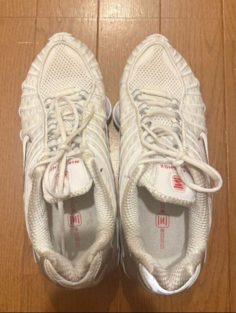 最終値下げ！Nike Shox ホワイトスニーカー