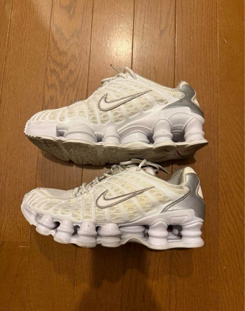 最終値下げ！Nike Shox ホワイトスニーカー