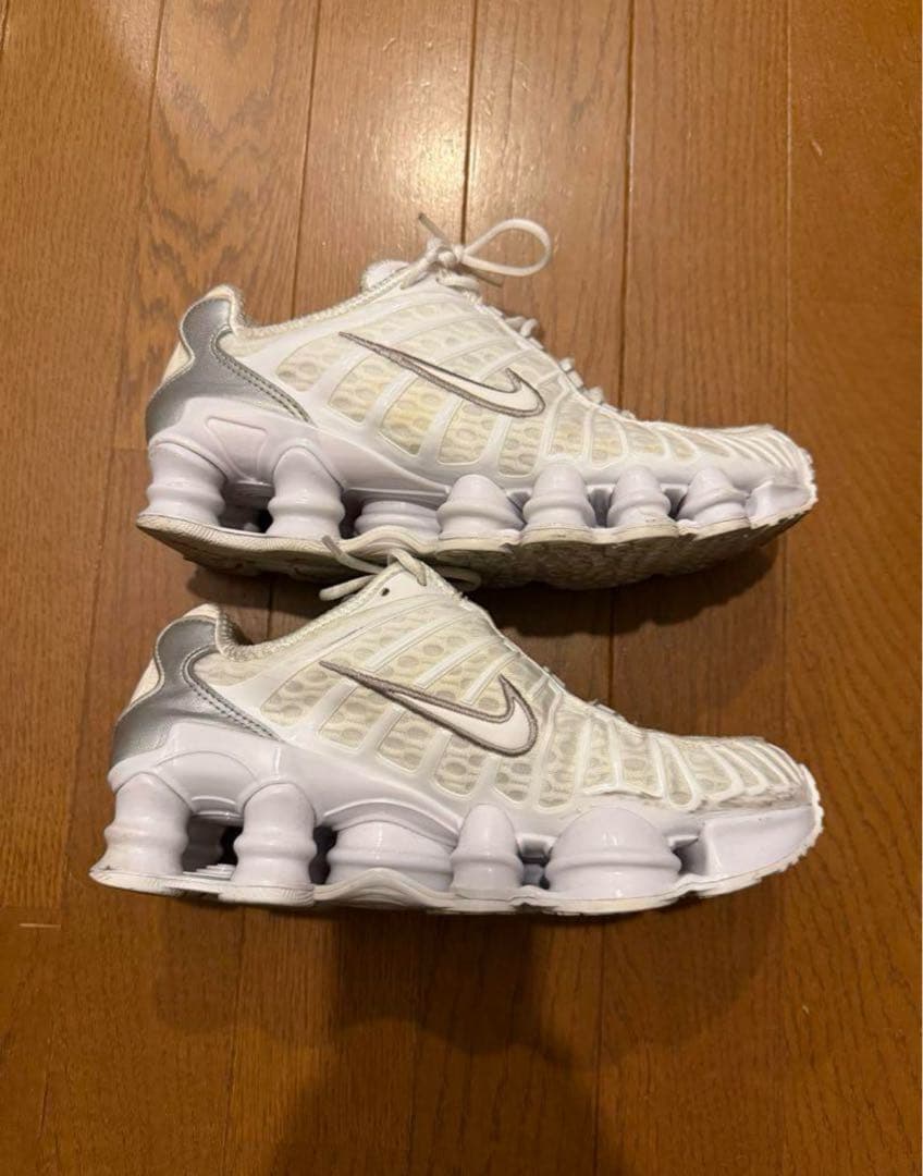 最終値下げ！Nike Shox ホワイトスニーカー