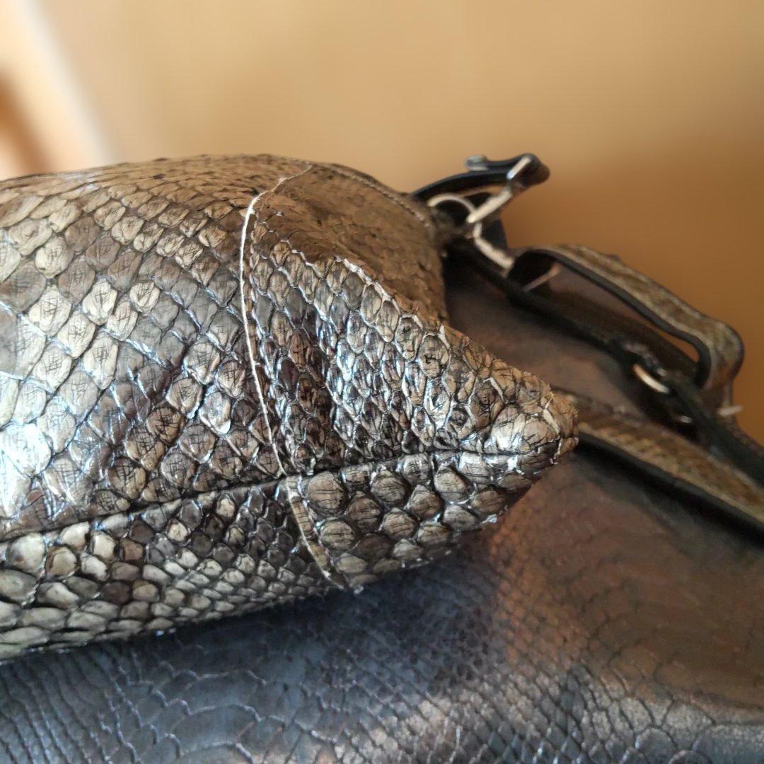 セール♥️高級皮革パイソン斜め掛け２way男女兼用ショルダーバッグ