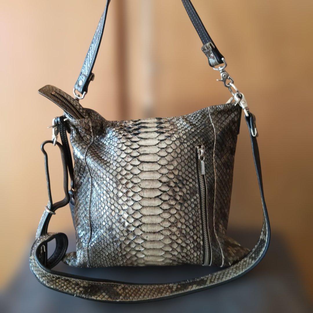 セール♥️高級皮革パイソン斜め掛け２way男女兼用ショルダーバッグ