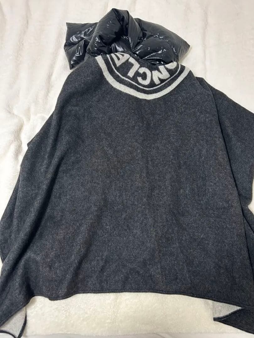 MONCLERモンクレールウールダウン付きポンチョ グレー/ブラック