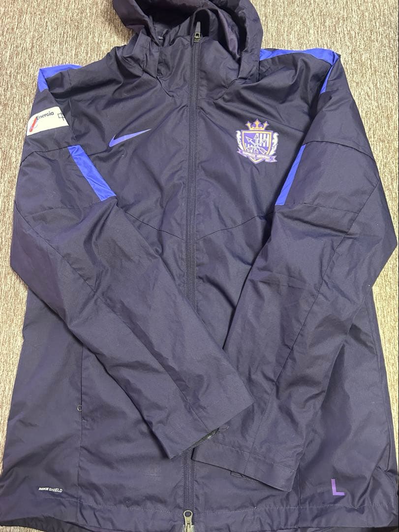 サンフレッチェ広島　2017 支給品　フード付きウィンドブレイカー