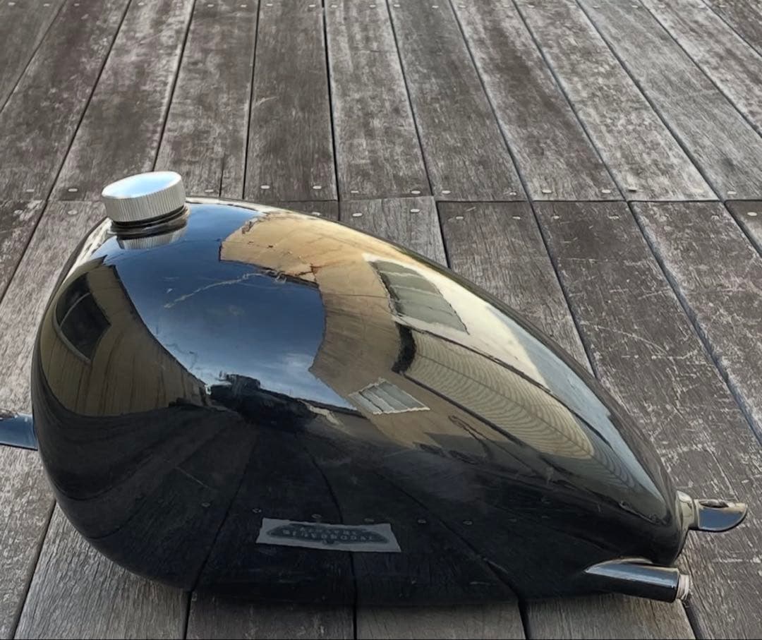 GW価格lowbrow customs ピーナッツタンク　9.1L早い者勝ち！