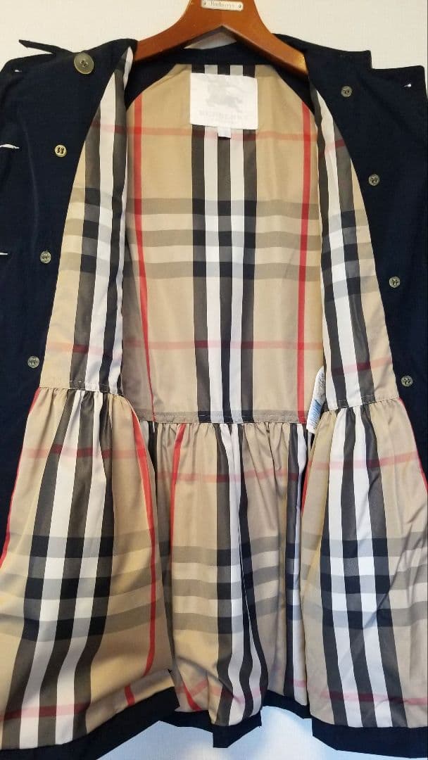 未使用近い人気バーバリーチルドレンハーフコート 美品 ベージュ紺キッズ大人○良品