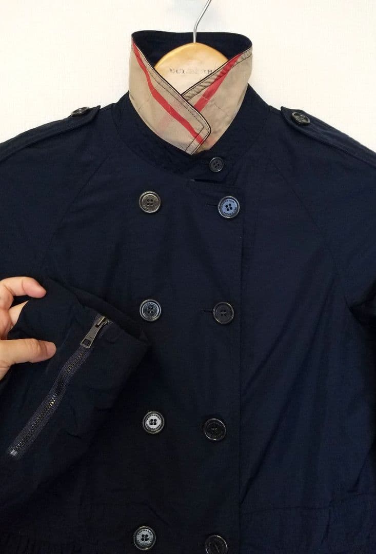 未使用近い人気バーバリーチルドレンハーフコート 美品 ベージュ紺キッズ大人○良品