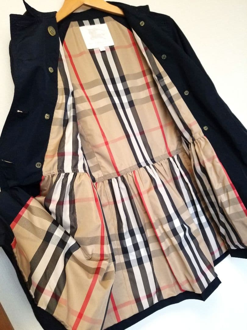 未使用近い人気バーバリーチルドレンハーフコート 美品 ベージュ紺キッズ大人○良品