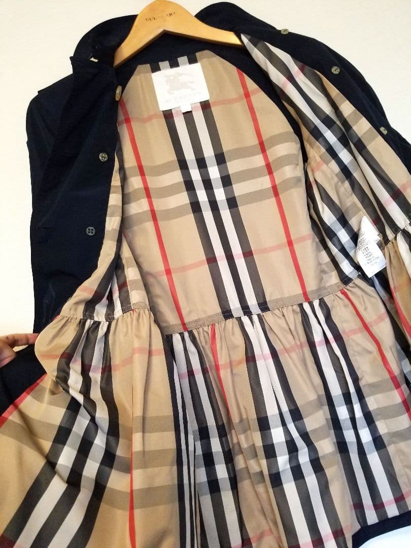 未使用近い人気バーバリーチルドレンハーフコート 美品 ベージュ紺キッズ大人○良品