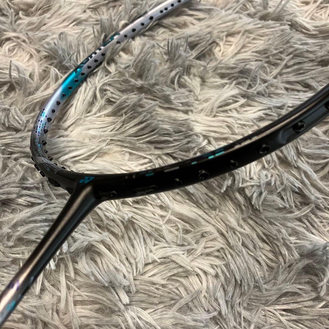 【美品】アストロクス88D PRO バドミントンラケット 4UG5