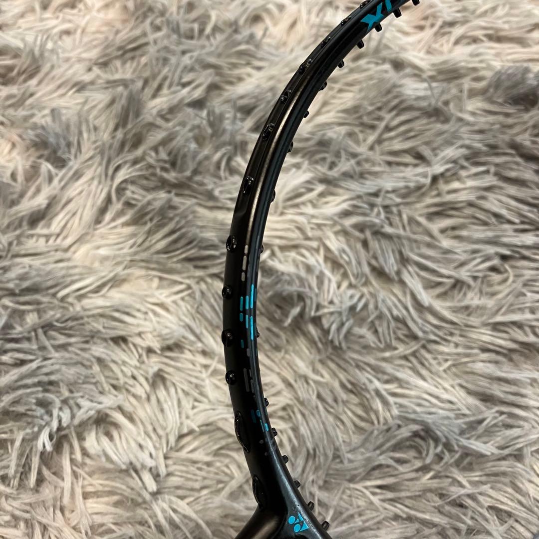 【美品】アストロクス88D PRO バドミントンラケット 4UG5