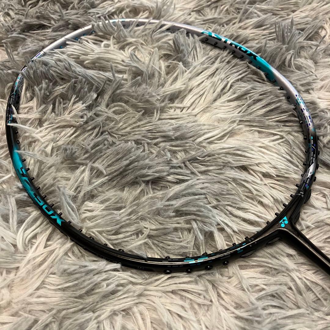 【美品】アストロクス88D PRO バドミントンラケット 4UG5