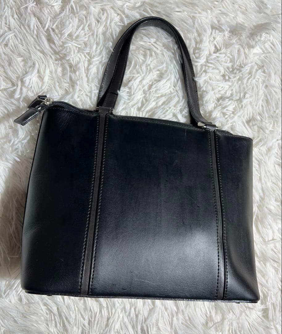 Burberry バーバリー　レザー　ハンドバッグ　黒　フォーマル　三層式