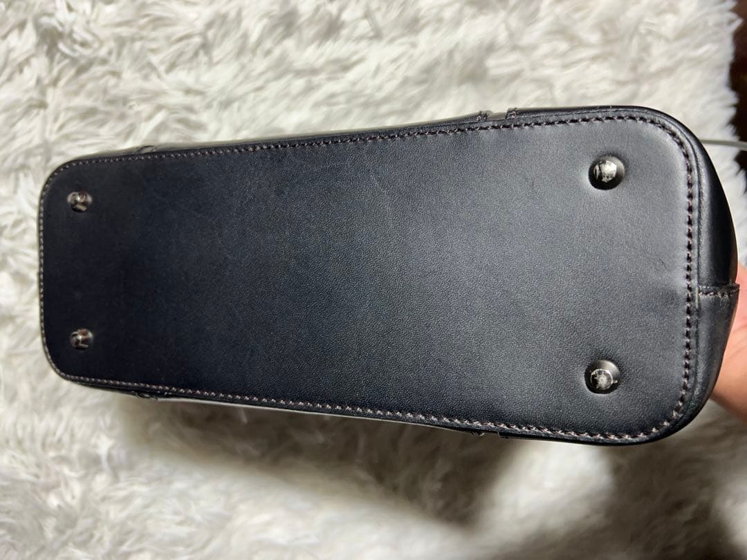 Burberry バーバリー　レザー　ハンドバッグ　黒　フォーマル　三層式