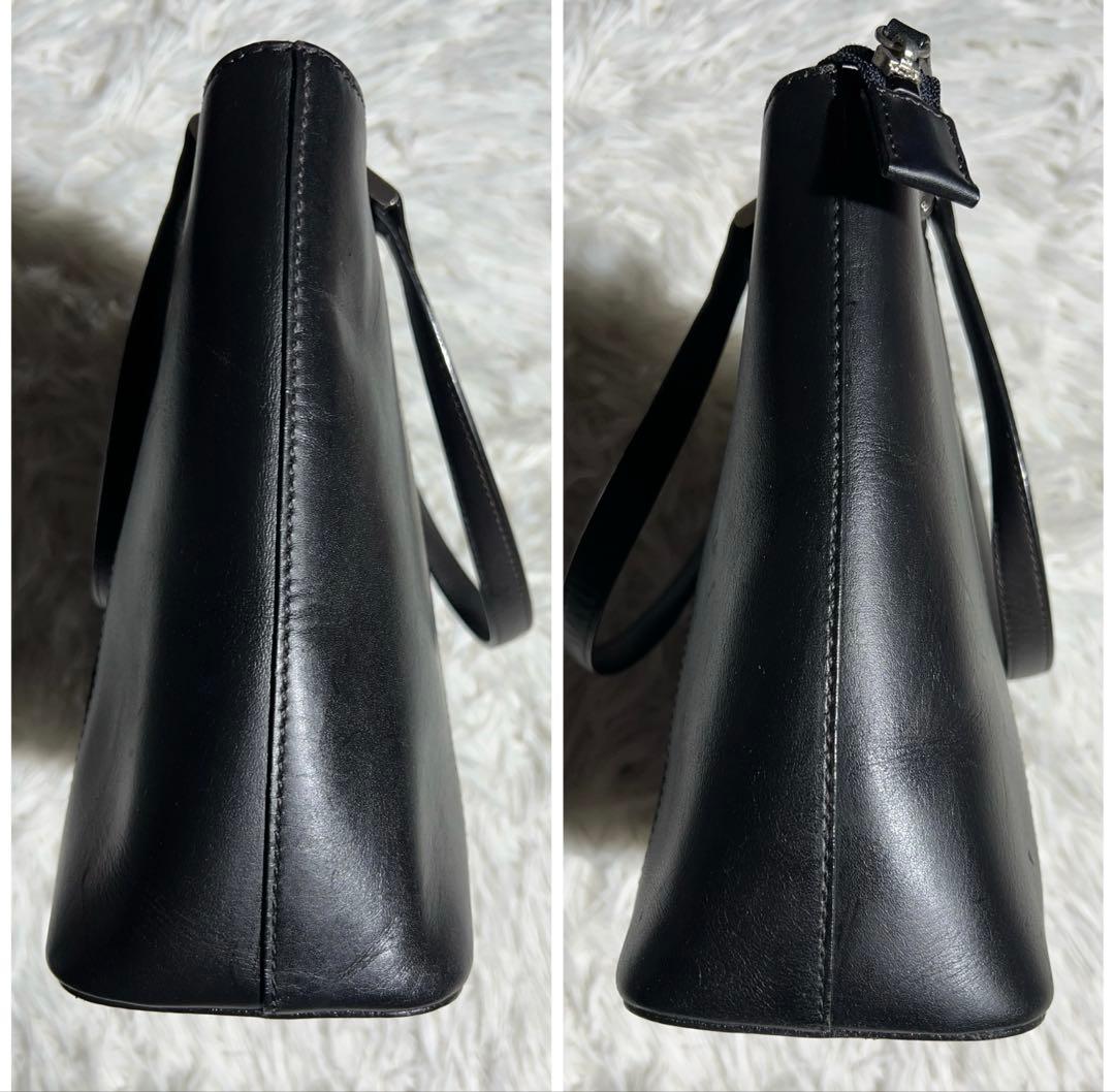 Burberry バーバリー　レザー　ハンドバッグ　黒　フォーマル　三層式