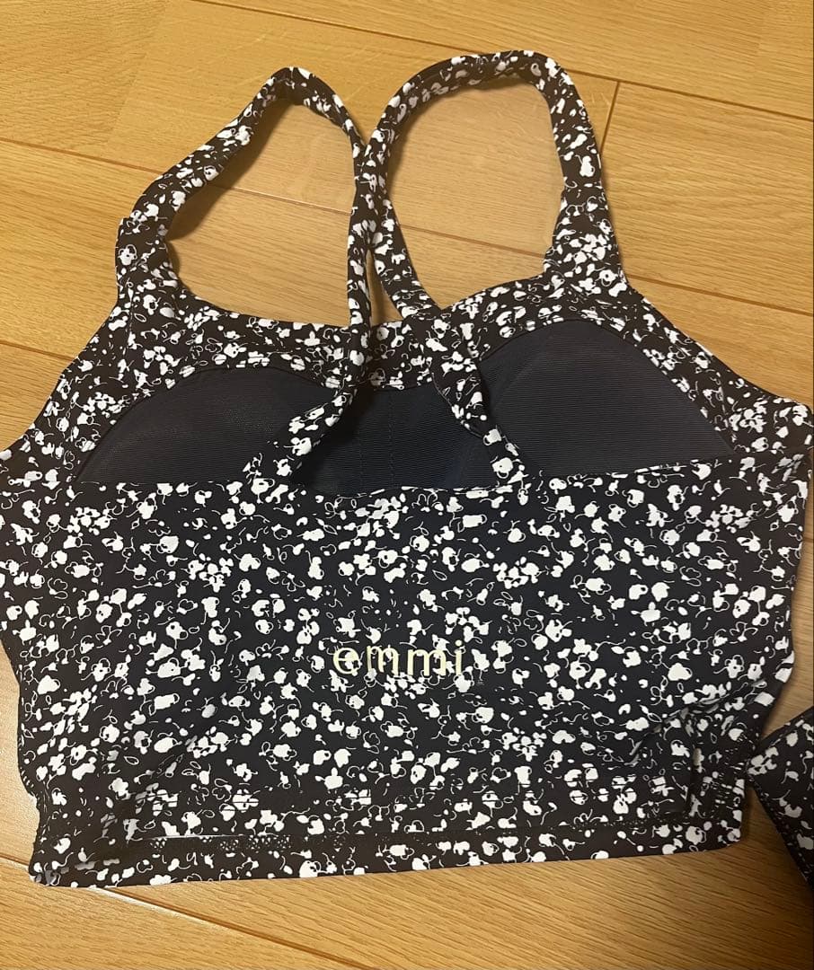 emmi エミ　ヨガウェア　レギンス&ブラトップセット