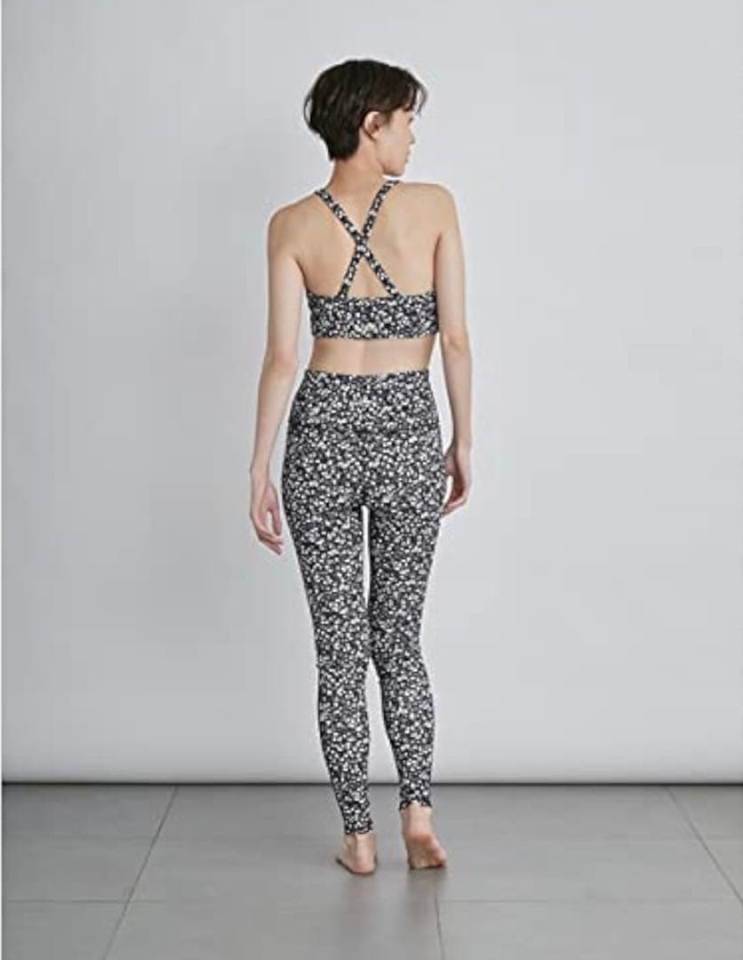 emmi エミ　ヨガウェア　レギンス&ブラトップセット