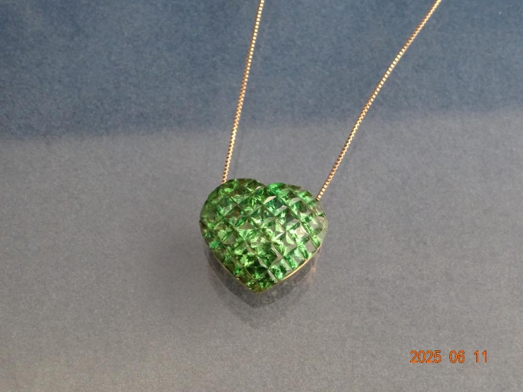 新品　K18 グリーンガーネット（3カラット）　ネックレス　鑑別書付き