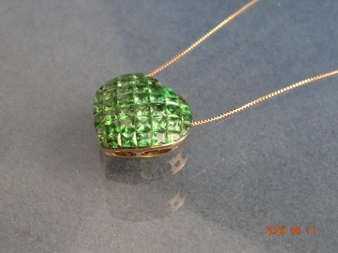 新品　K18 グリーンガーネット（3カラット）　ネックレス　鑑別書付き