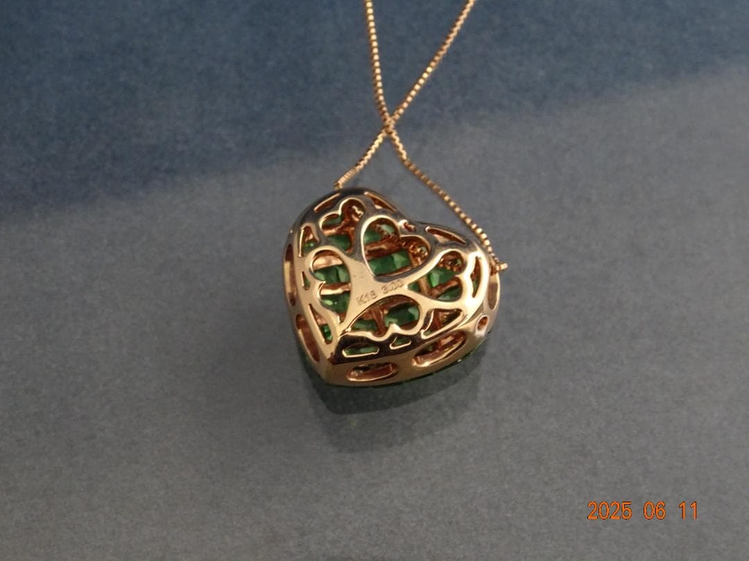 新品　K18 グリーンガーネット（3カラット）　ネックレス　鑑別書付き