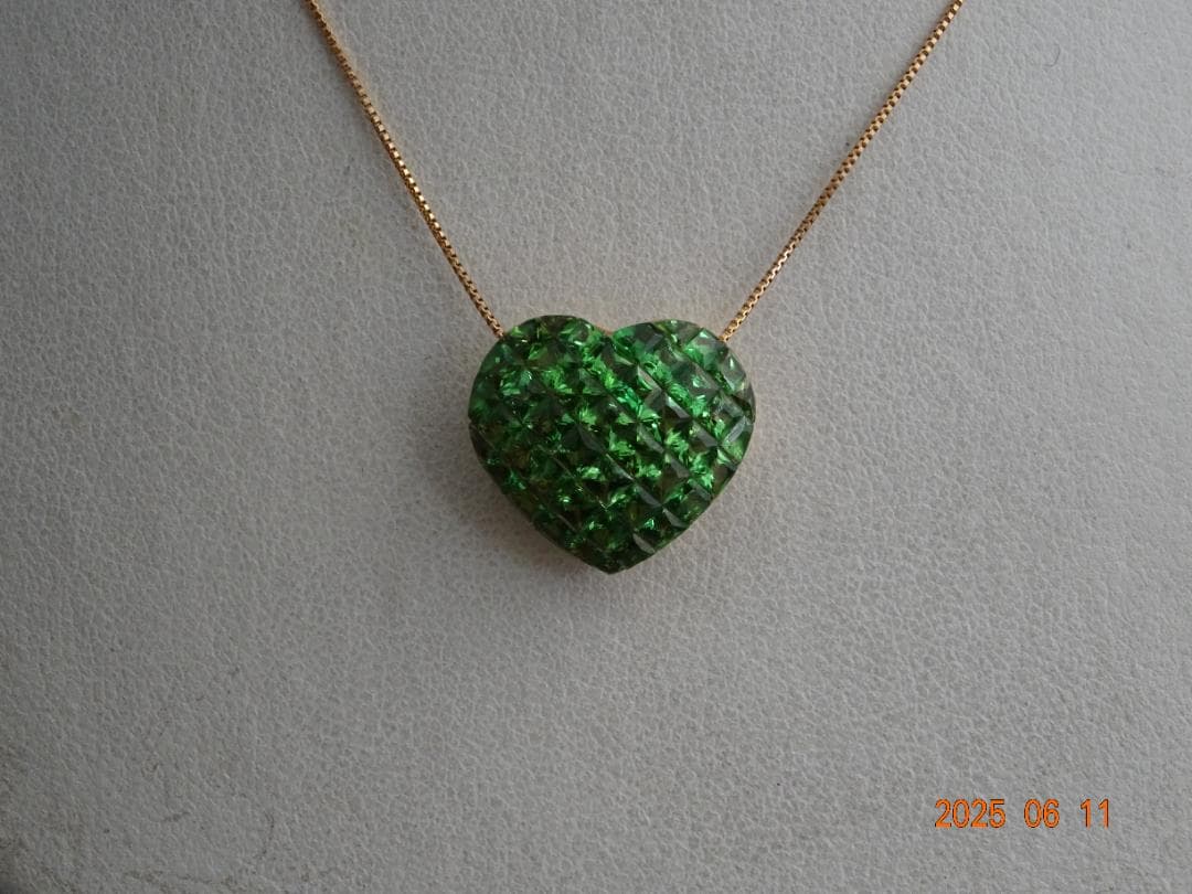 新品　K18 グリーンガーネット（3カラット）　ネックレス　鑑別書付き