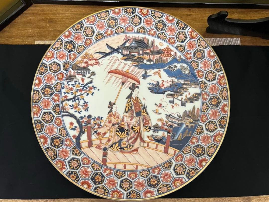 伊万里　松右衛門　飾り皿　大皿　色絵傘美人文大皿写し　近江八景之図　金彩